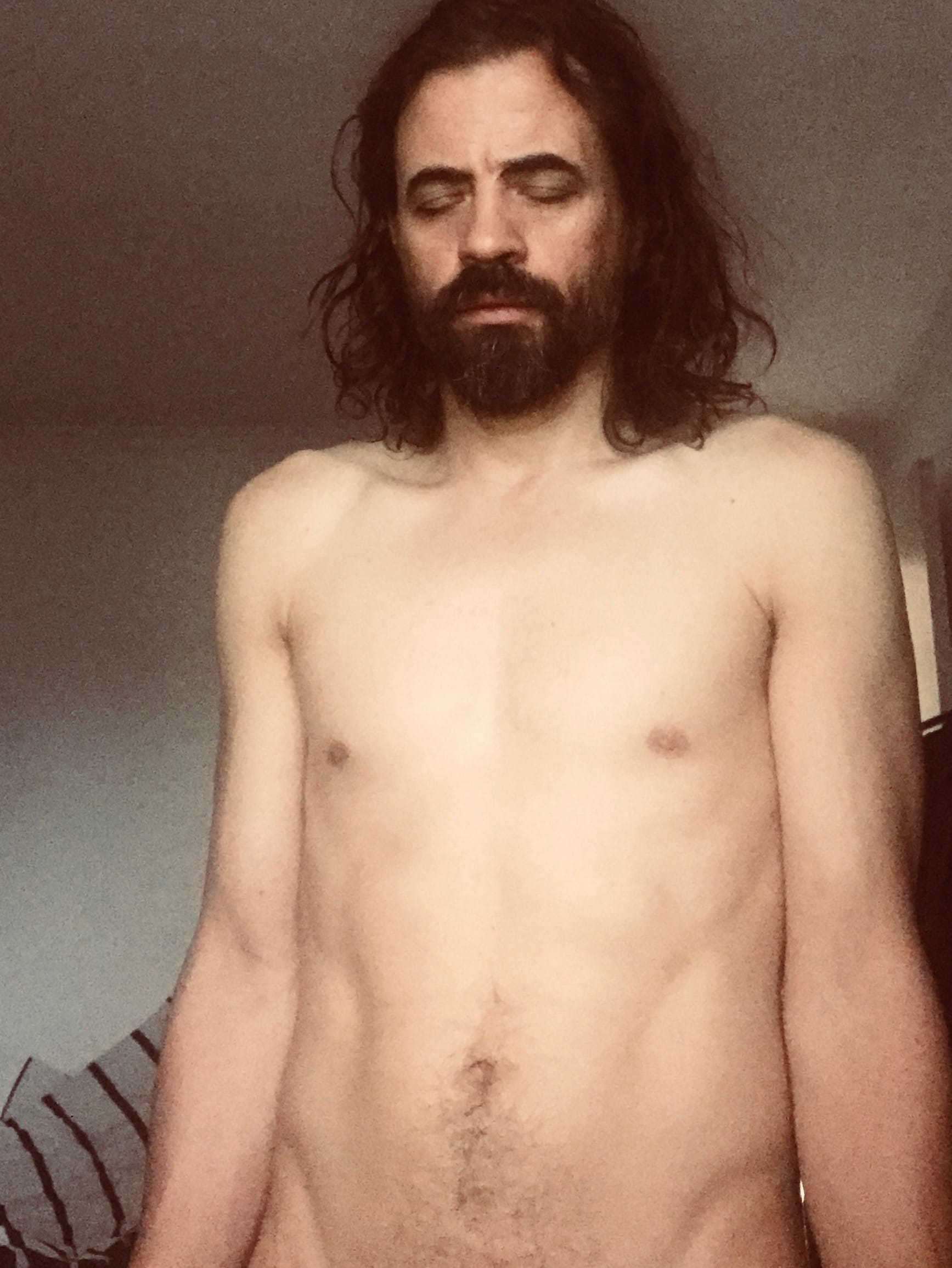 Olhos fechados e corpo nu/Closed Eyes and Naked Body